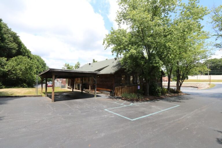 Bro410 111 West Wade Hampton Blvd 02