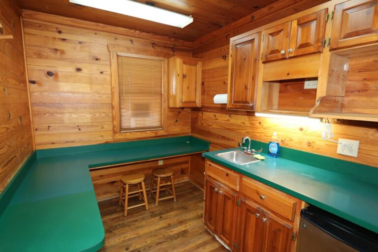 Bro410 111 West Wade Hampton Blvd 05