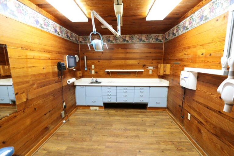 Bro410 111 West Wade Hampton Blvd 08